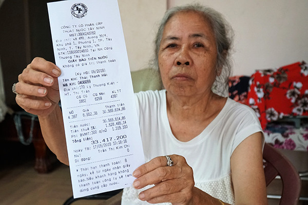 Khong kem tien dien, nguoi dan hot hoang nhan hoa don tien nuoc 33 trieu dong