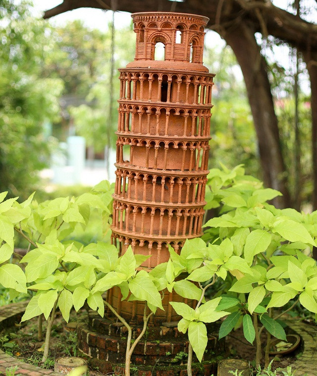 Tháp nghiêng Pisa được xây dựng gần 2 thế kỷ. Ảnh: Tổ quốc.