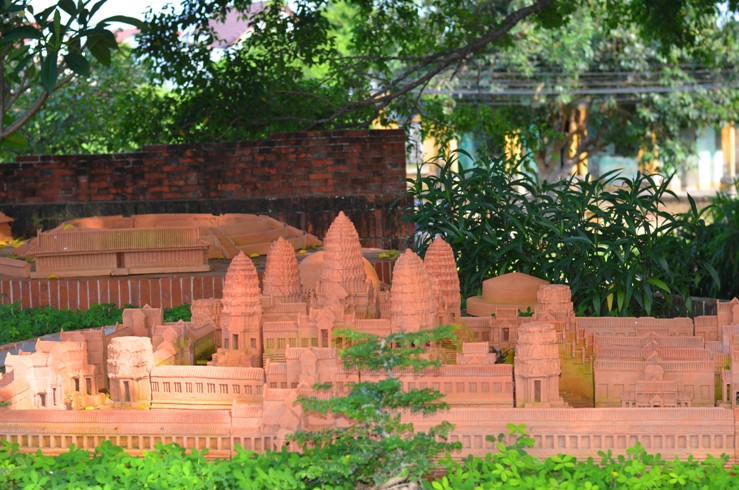 Đền AngKor Wat (Camphuchia) cổ kính. Ảnh: Hà Kiều.