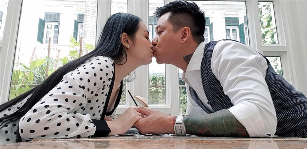 Đầu năm nay, bà xã Tuấn Hưng khiến dân mạng bất ngờ khi đăng tải loạt ảnh căn nhà mới mua được xem như món quà đón chào thành viên mới của gia đình. Ảnh: 2sao.