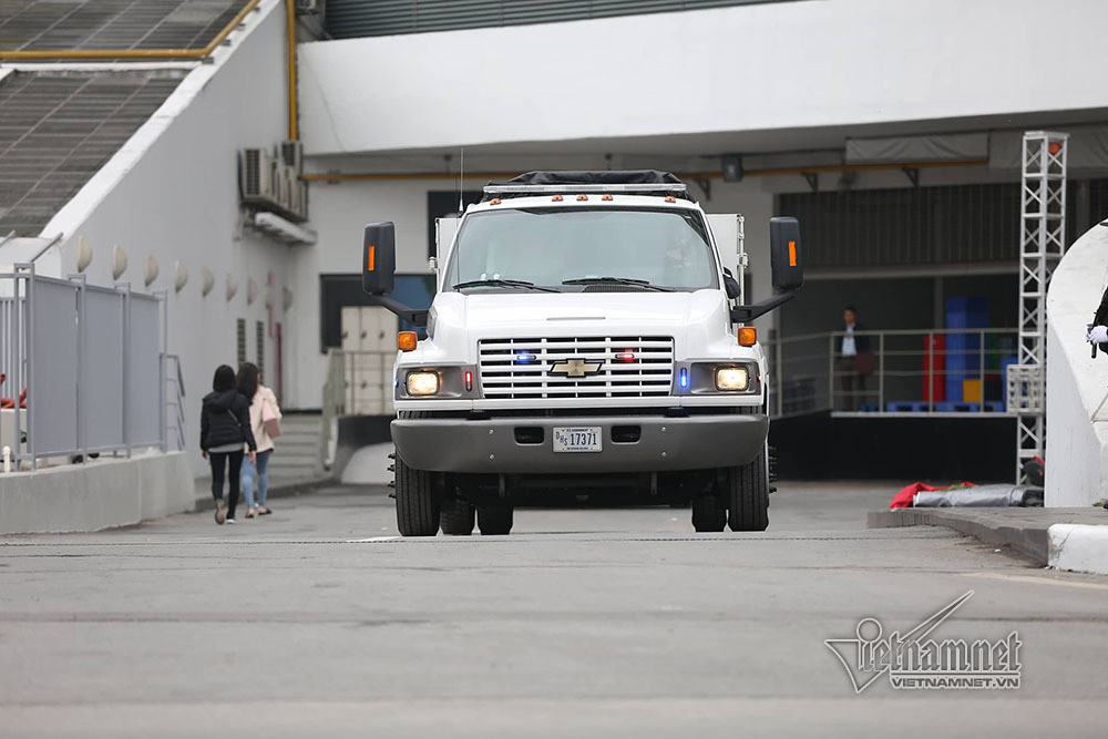 Nu mat vu tat bat don Tong thong Trump o Ha Noi-Hinh-5