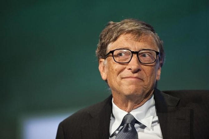 Cũng là một người tiết kiệm, tỷ phú Bill Gates không mấy quan tâm đến xu hướng thời trang và vẫn chỉ đeo chiếc đồng hồ 10 USD.
