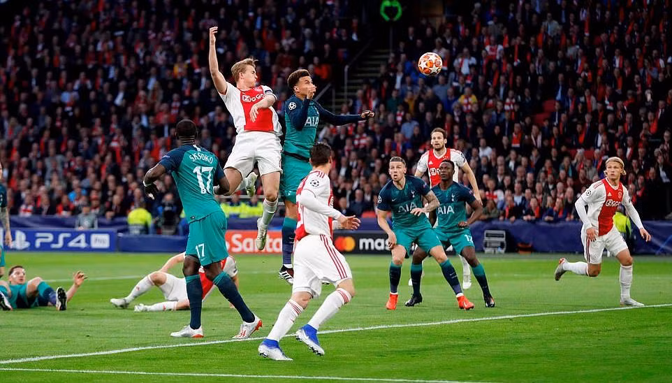 Nguoc dong kinh dien, Tottenham gap Liverpool o chung ket