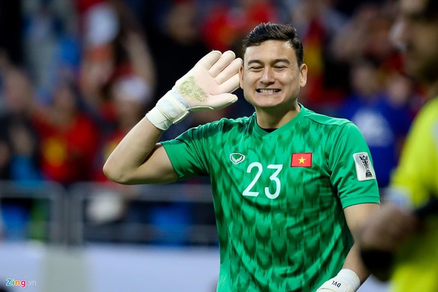 Sau một mùa giải thi đấu xuất sắc tại Asian Cup 2019, thủ thành Đặng Văn Lâm đã trở thành cái tên cực hot khi chuyển sang chơi cho CLB Muangthong United Thái Lan. Ảnh: Zing.