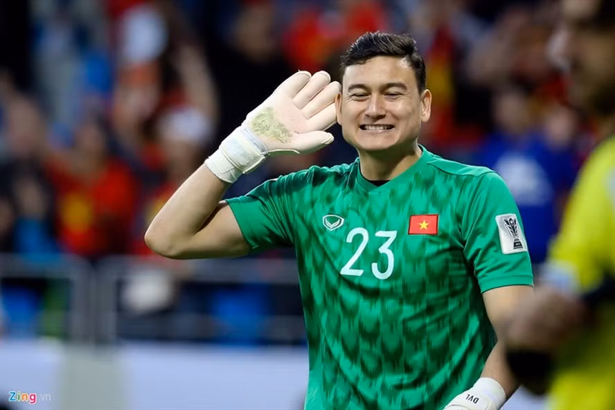 Sau một mùa giải thi đấu xuất sắc tại Asian Cup 2019, thủ thành Đặng Văn Lâm đã trở thành cái tên cực hot khi chuyển sang chơi cho CLB Muangthong United Thái Lan. Ảnh: Zing.
