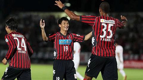 Năm 2013, Lê Công Vinh sang thi đấu cho CLB bóng đá Consadole Sapporo (Nhật Bản) với mức lương 7.000 USD/tháng (tương đương 162 triệu đồng). Ảnh: Bongdaplus.