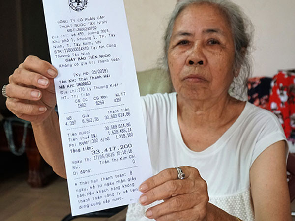 Ta hoa voi hoa don tien nuoc hon 33 trieu dong