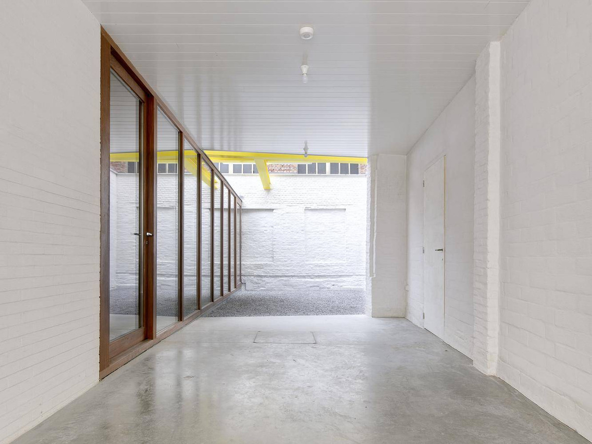 Gara để xe rộng rãi và thoáng đãng.