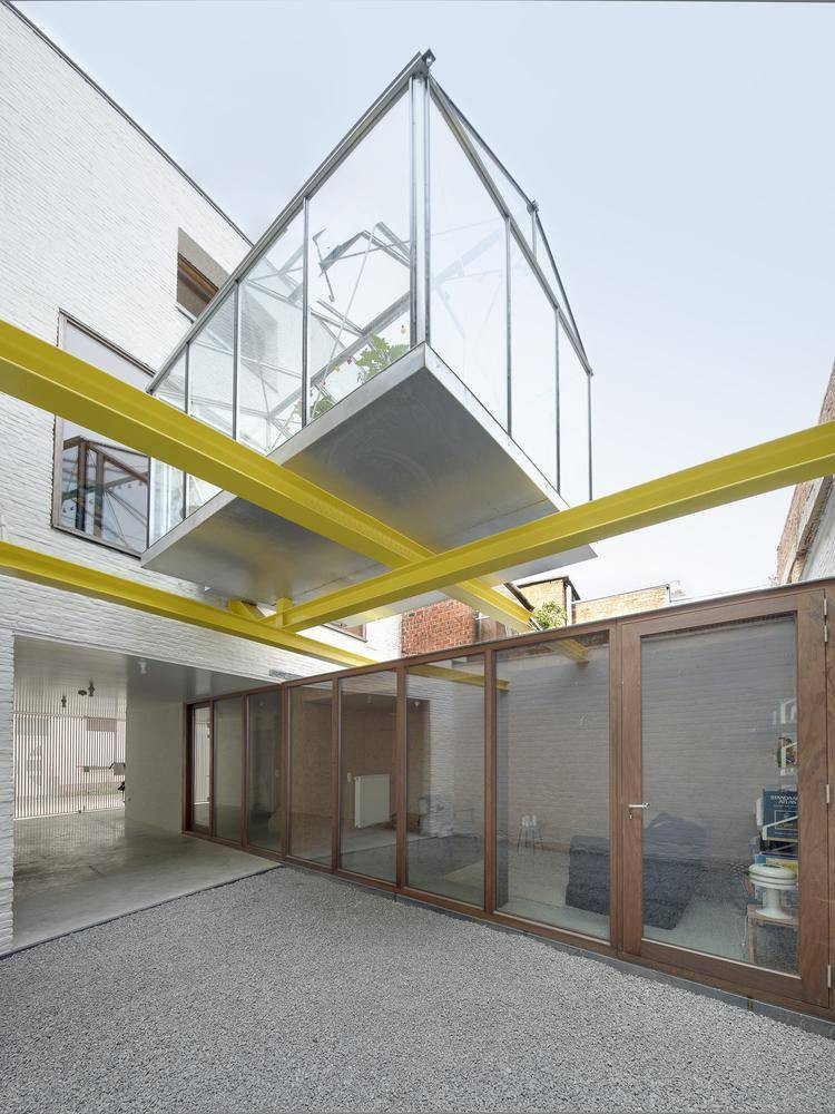 Khu vườn bay trên cao tạo nên khung cảnh thơ mộng ngay trong nhà.