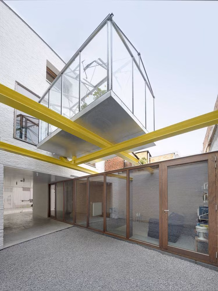 Khu vườn bay trên cao tạo nên khung cảnh thơ mộng ngay trong nhà.