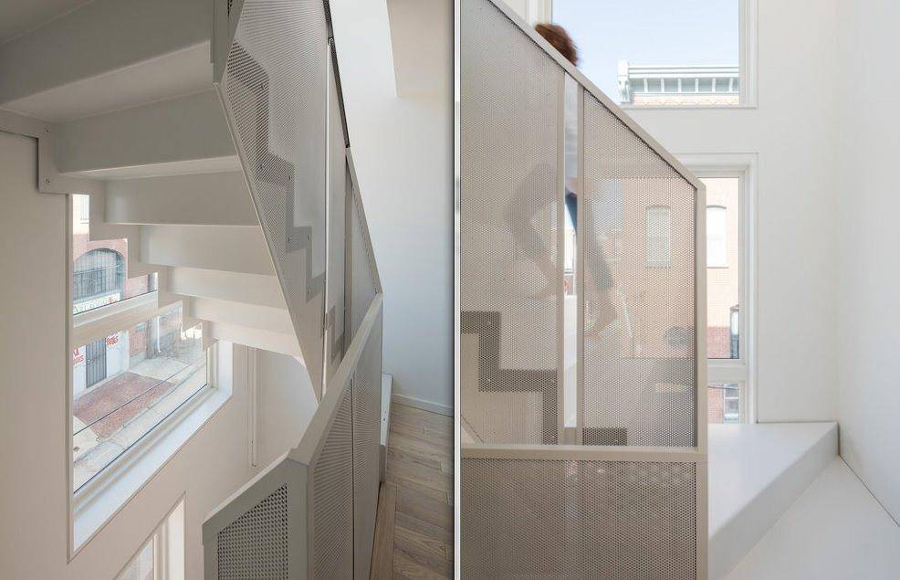 Thách thức lớn nhất của ngôi nhà ống 5 tầng là thiết kế cầu thang sao cho hợp lý.