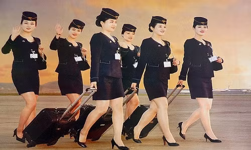Nữ tiếp viên hàng không Triều Tiên sở hữu chiều cao vượt trội không kém người mẫu. Ảnh: DM.