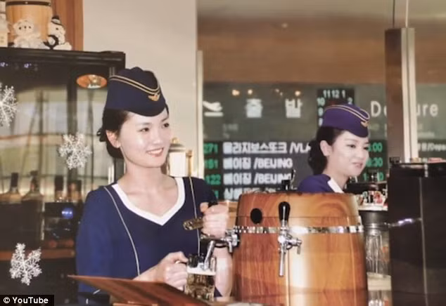 Tận tình, chu đáo là điều không ít khách hàng nói về dàn nữ tiếp viên hàng không của Triều Tiên. Ảnh: Youtube.