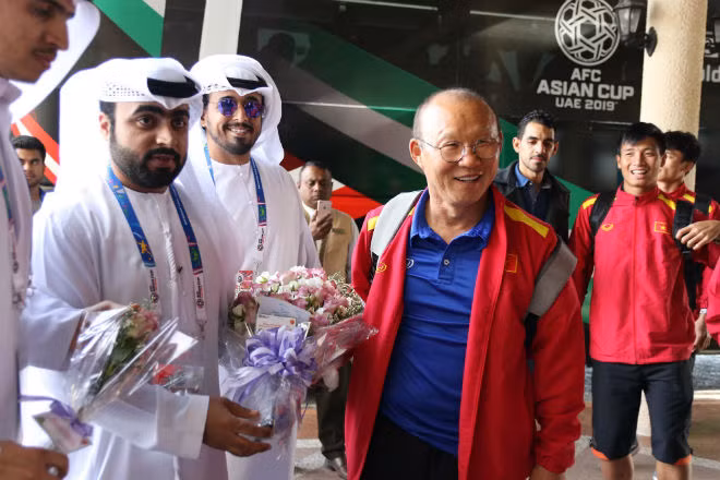 Ben trong khach san tuyen Viet Nam nghi cho quyet dau Yemen