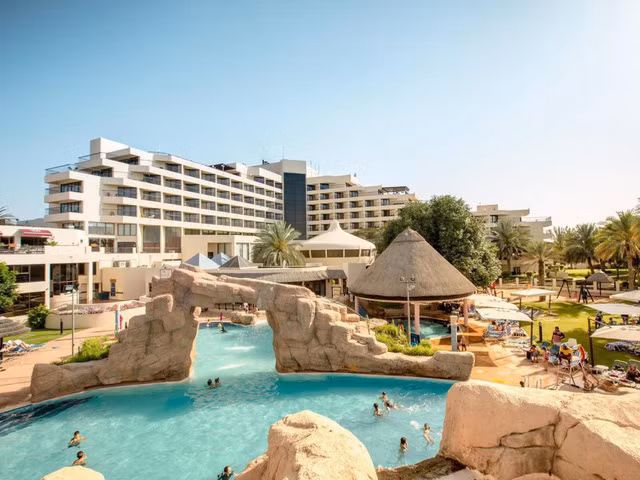 Tại đây, nước chủ nhà UAE đã sắp xếp cho thầy trò HLV Park Hang-seo ăn nghỉ tại Danat Al Ain - một trong những khu nghỉ dưỡng hiện đại và cao cấp. Ảnh: Booking.