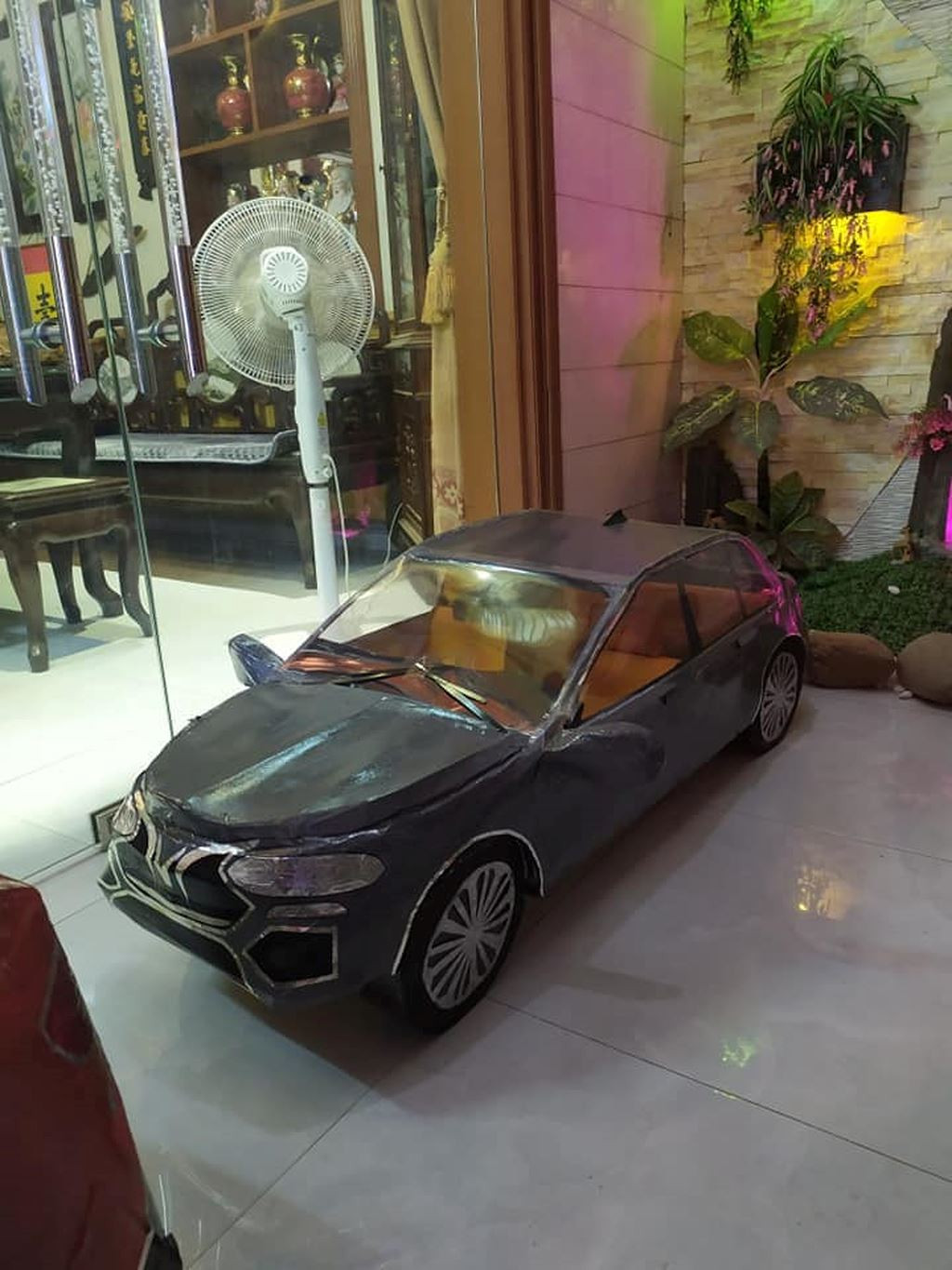 VinFast phiên bản vàng mã màu đen. Ảnh: Nghenhinvietnam.