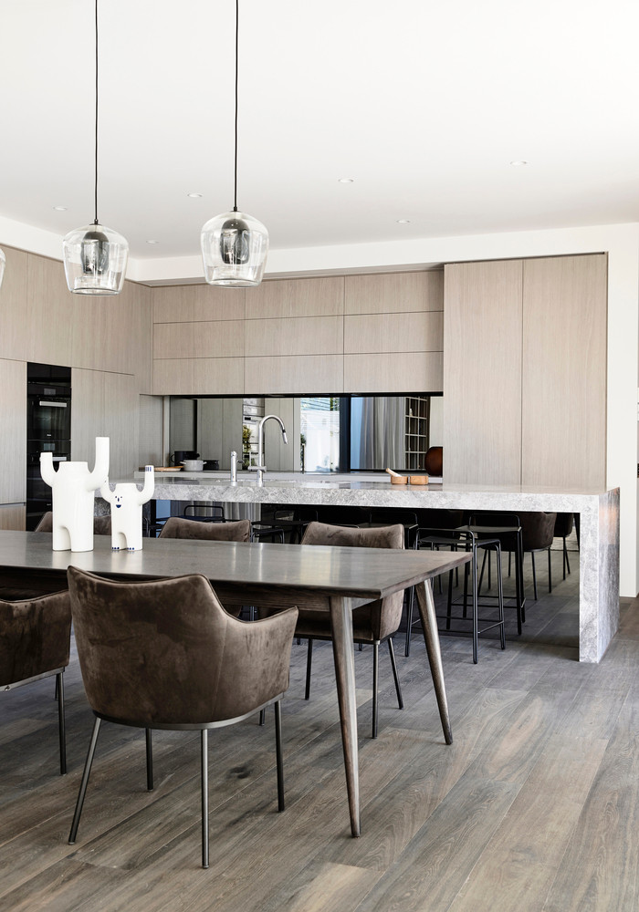  Nhà bếp theo phong cách châu Âu hiện đại.