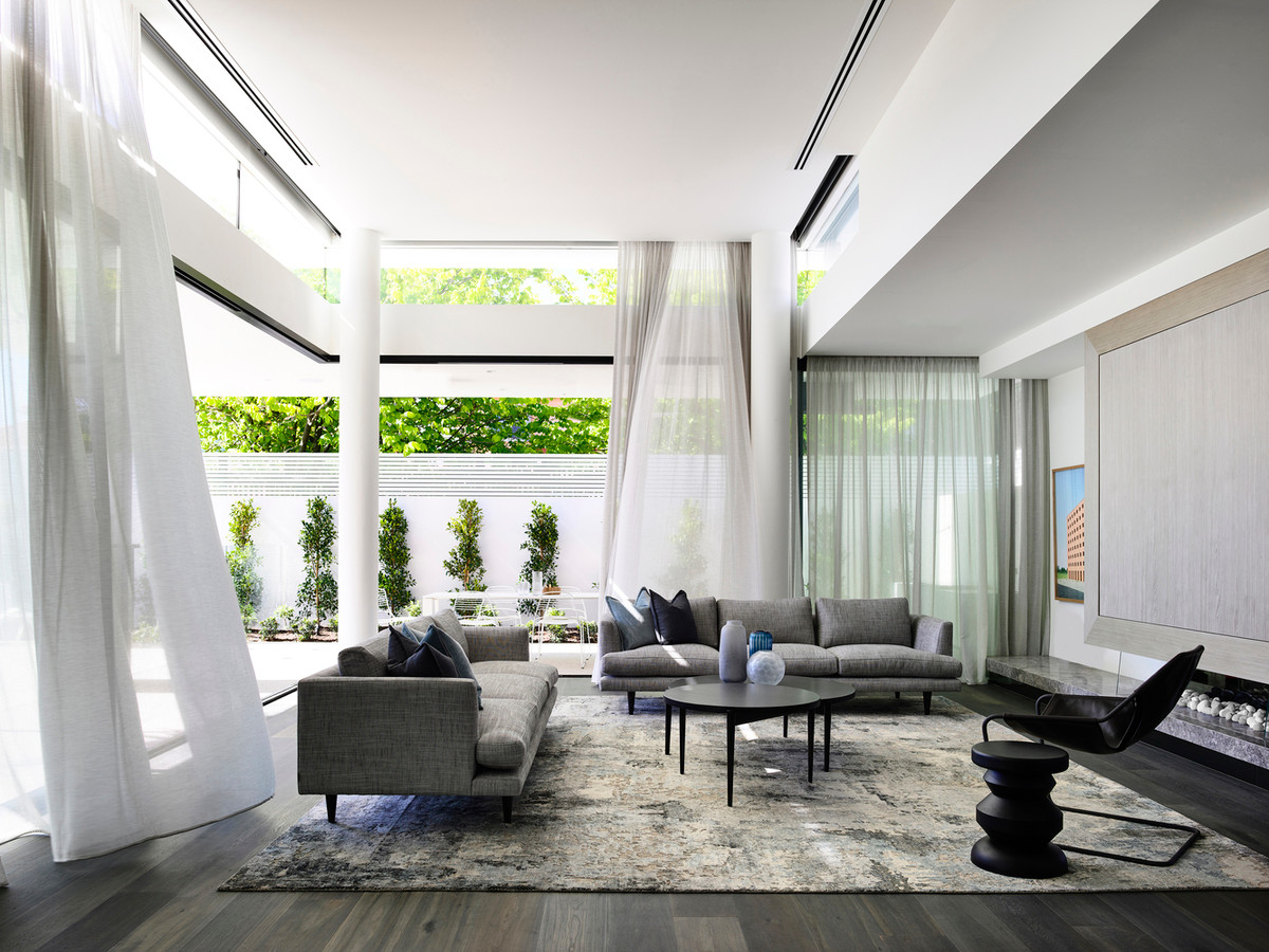 Phòng khách rộng rãi với tầm nhìn thoáng đãng.