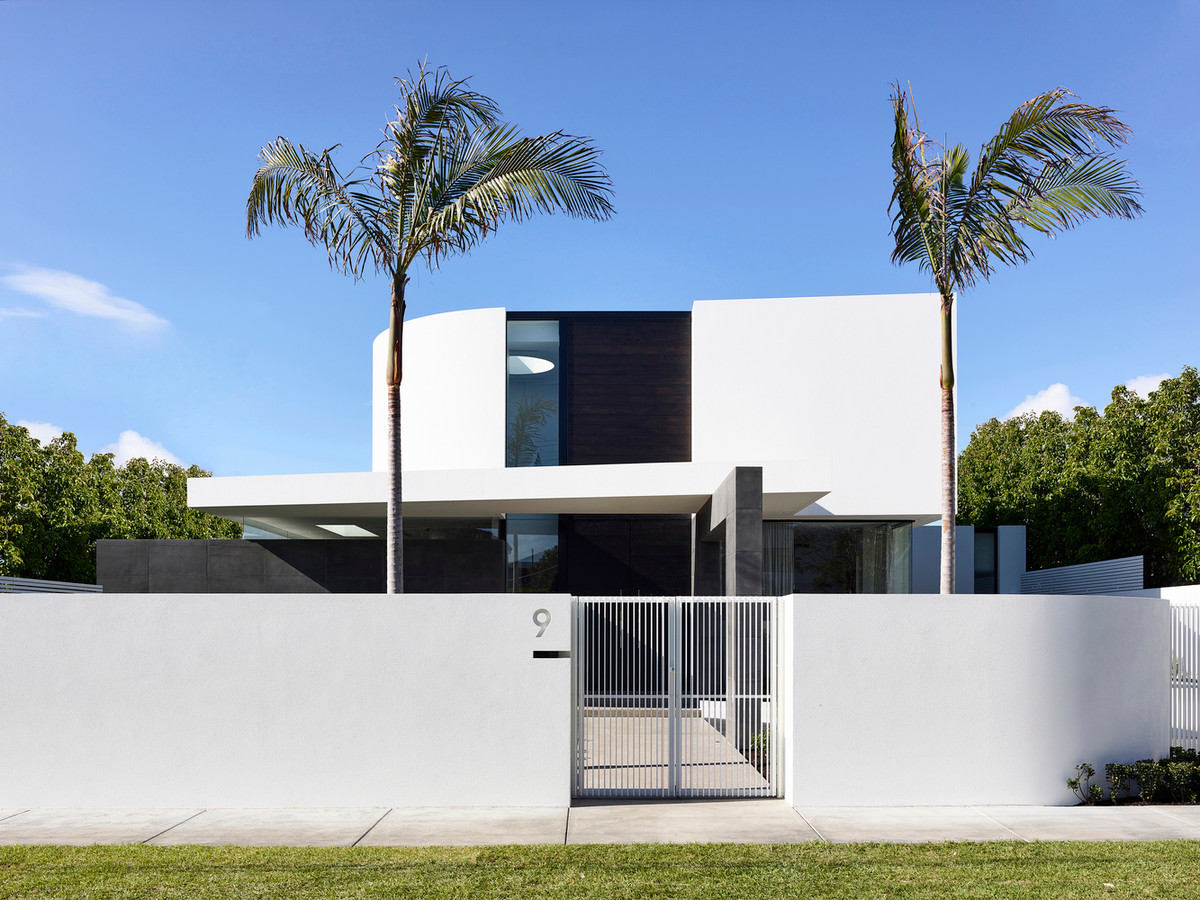 Ben trong ngoi nha 2 tang sang trong nhu resort