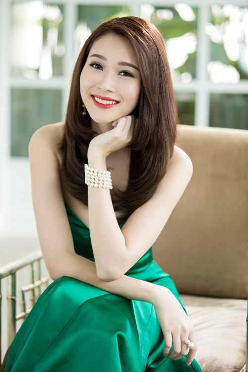 Ngoài ra, Đặng Thu Thảo còn làm quản lý, hỗ trợ chồng trong công việc kinh doanh.