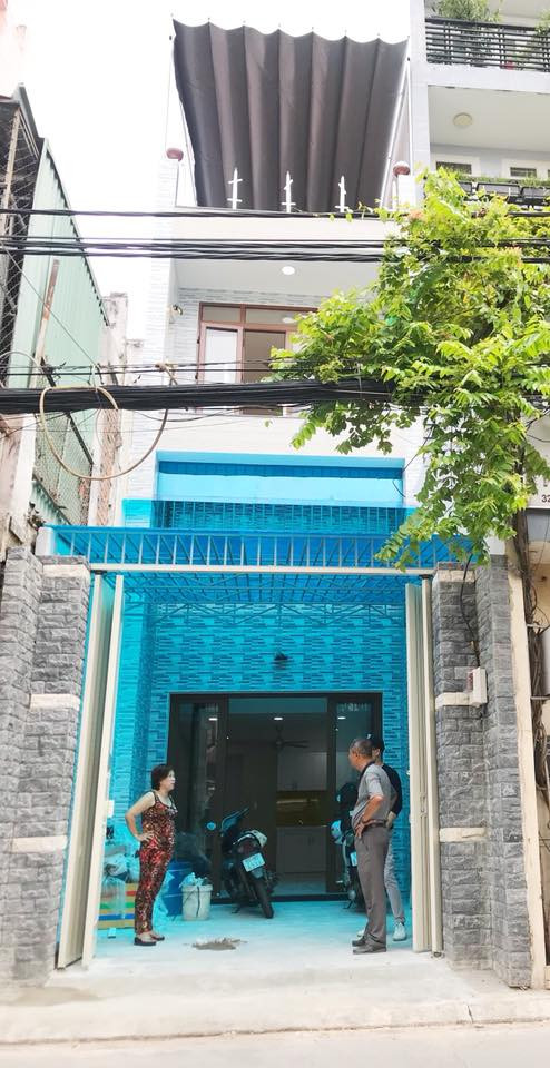 Sau Tết 2018, MC Đại Nghĩa quyết định xây lại ngôi nhà. Nhà có chiều ngang 3.7m, dài 9m.