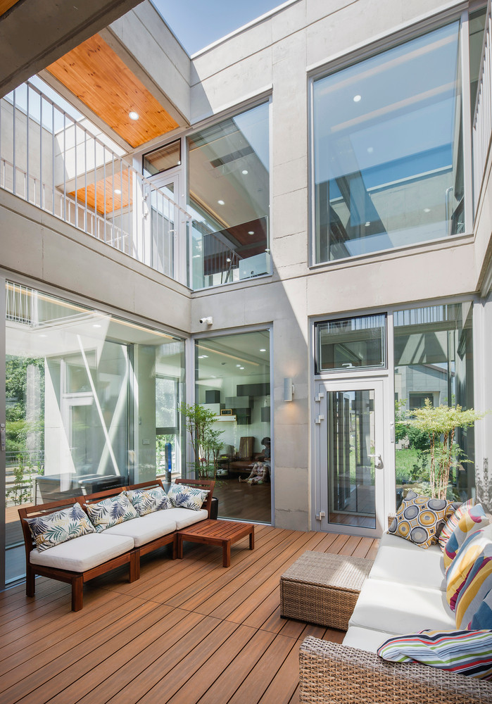 Nhờ đó, mọi góc trong nhà đều tràn ngập ánh sáng tự nhiên.