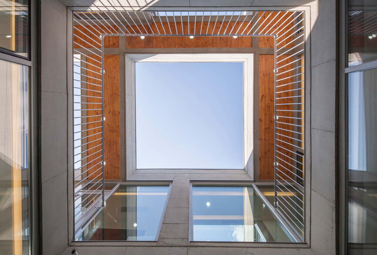 Ý tưởng hình khối xuyên suốt từ cách bài trí không gian đến sử dụng nội thất.