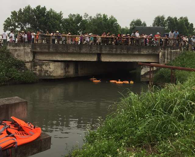 Ly do nu sinh lop 8 dung hien truong gia nhay song tu tu