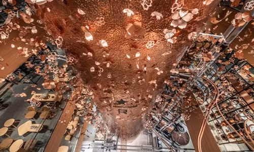 Rộng hơn khoảng 200m2 so với "người anh em" tại thành phố Thượng Hải (Trung Quốc), cửa hàng Roastery Tokyo chính thức trở thành cửa hàng lớn nhất thế giới của Starbucks.