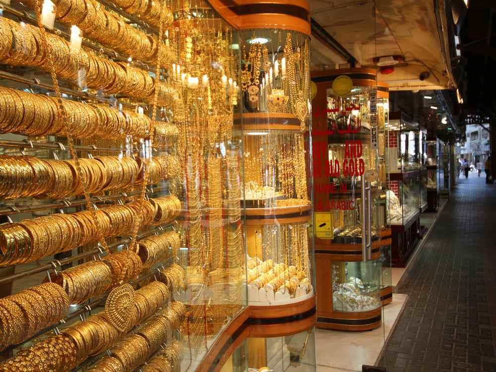 Thành phố Dubai còn nổi tiếng với chợ vàng Gold Souk kéo dài 1 km với hơn 500 gian hàng. Theo ước tính, có khoảng 10 tấn vàng được bày bán trong khu chợ này. Nguồn ảnh: Getty Imgae.