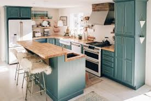 Bày quá nhiều đồ đạc trong phòng bếp sẽ cản trở quá trình di chuyển và nấu nướng. Do đó, hãy dành thời gian để sắp xếp, bố trí căn bếp thật gọn gàng.