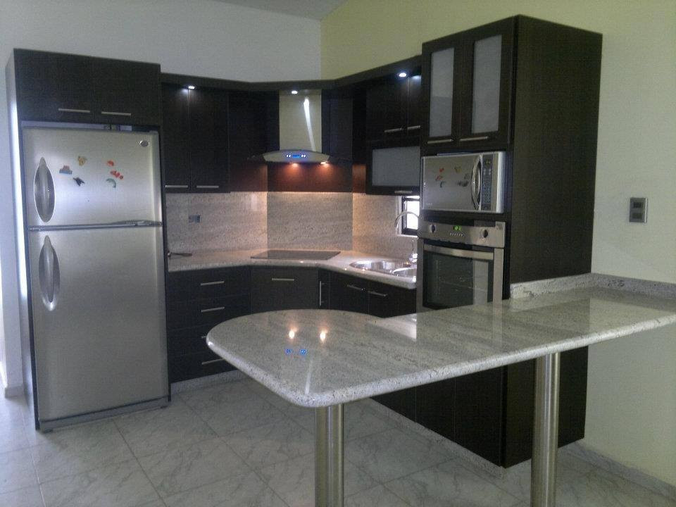 Kích thước đảo bếp không phù hợp có thể là nguyên nhân gây bất tiện cho công việc nấu nướng.