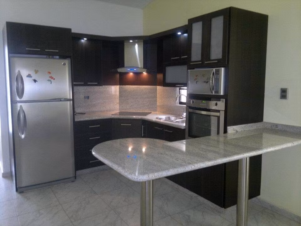 Kích thước đảo bếp không phù hợp có thể là nguyên nhân gây bất tiện cho công việc nấu nướng.