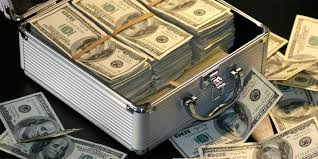 Nhiều người cho rằng muốn giàu có phải cần việc làm lương cao. Tuy nhiên, theo nghiên cứu, giáo viên là nghề có thu nhập thấp tại Mỹ so với nhiều công việc có trình độ tương đương.