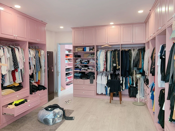 Phòng để đồ luôn gọn gàng, ngăn nắp.