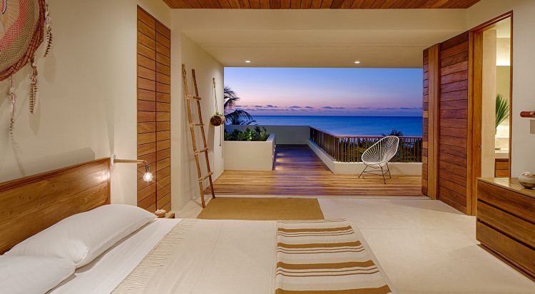  Phòng ngủ có ban công rộng, là nơi lý tưởng ngắm cảnh biển.