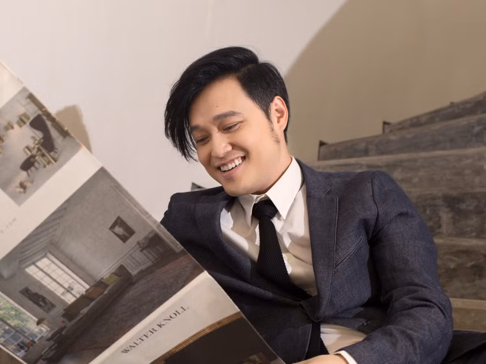 Ở thời kỳ đỉnh cao sự nghiệp, trong các MV ca nhạc đều được Quang Vinh chi ra một lượng tiền không nhỏ để chăm chút kĩ lưỡng cho những bộ trang phục.