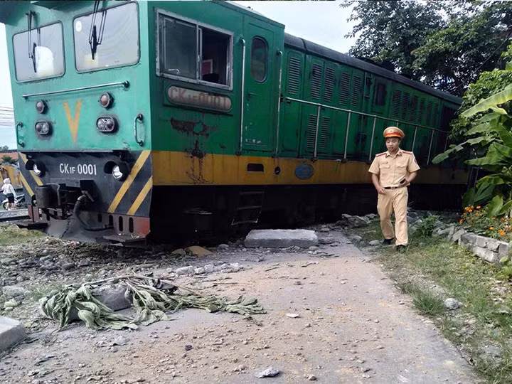 Quang Ninh: Dau tau hoa cho than mat lai lao vao nha dan-Hinh-2