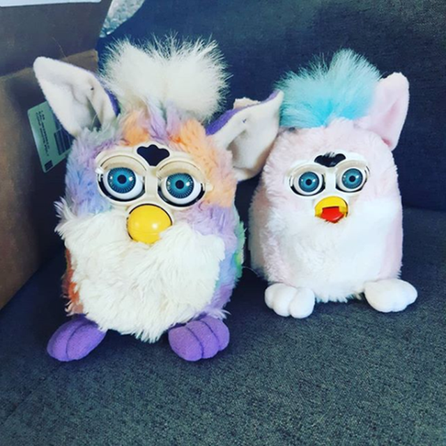 Mặc dù sự nổi tiếng của nó đã giảm đi nhanh chóng nhưng Furby vẫn là một món đồ chơi mang về 500 triệu USD hàng năm ở thời kỳ đỉnh cao.