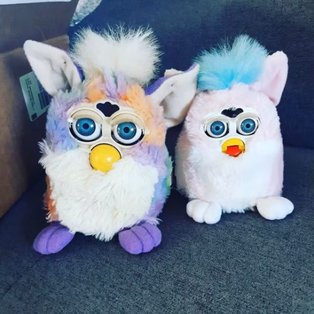 Mặc dù sự nổi tiếng của nó đã giảm đi nhanh chóng nhưng Furby vẫn là một món đồ chơi mang về 500 triệu USD hàng năm ở thời kỳ đỉnh cao.