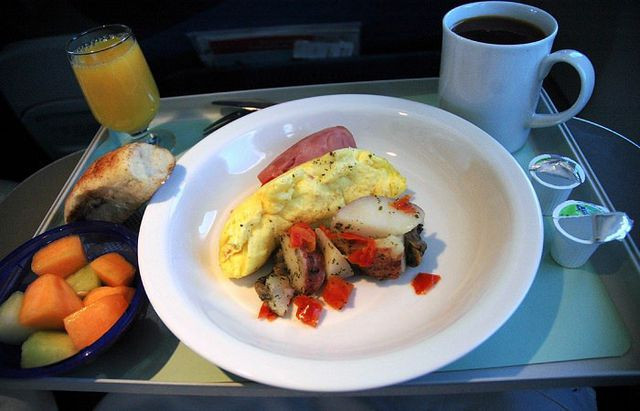 Vì vậy, hãy lau sạch khu vực này trước khi ăn và rửa tay sau khi ăn.