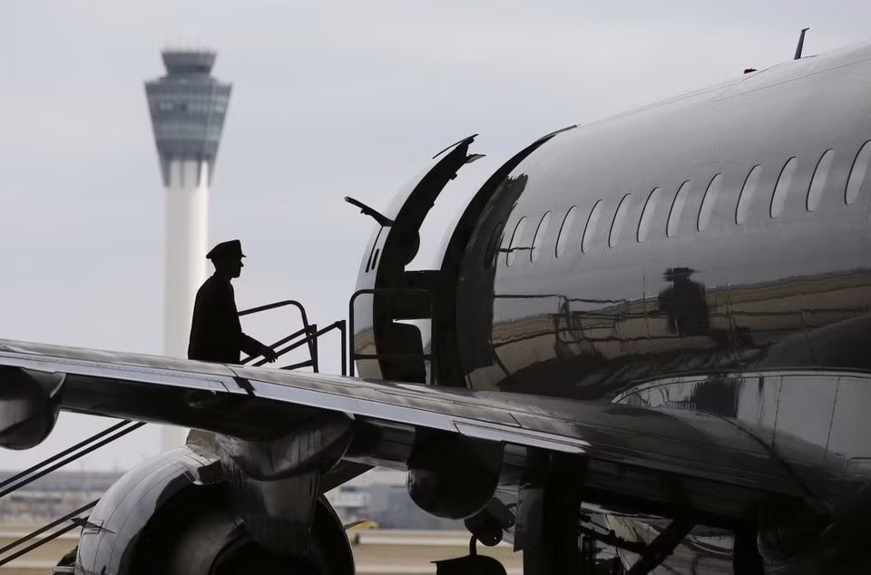 Nếu tự túc, chi phí để theo học giấc mơ bay cũng là một con số khổng lồ, dao động từ 1,5-2,5 tỷ đồng.