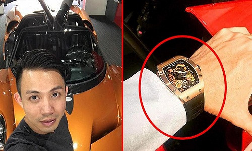 Mặt đồng hồ là hình Rồng và Hổ làm bằng vàng khối thủ công tinh xảo. Chiếc đồng hồ có mức giá niêm yết chính hãng lên tới 18 tỷ đồng. Ảnh: Youtube.