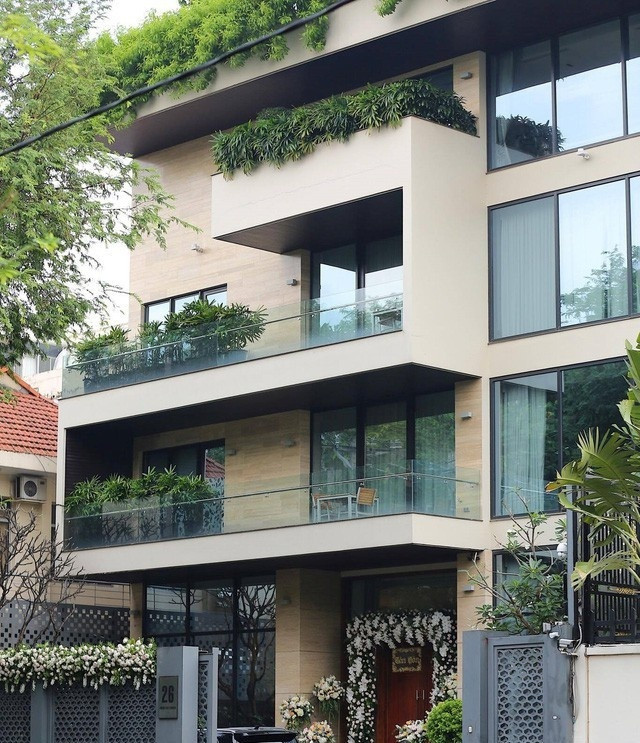 Căn biệt thự này của gia đình chồng Hoa hậu Thu Thảo cũng mới chỉ là một phần rất nhỏ trong khối tài sản khổng lồ của nhà chồng cô.