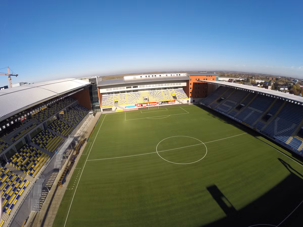 Đến cuối những năm 1940 sân vận động được mở rộng. Cuối thập niên 50, sân Stayen có thể chứa được tới 20.000 khán giả. Ảnh: Stayen - STVV.