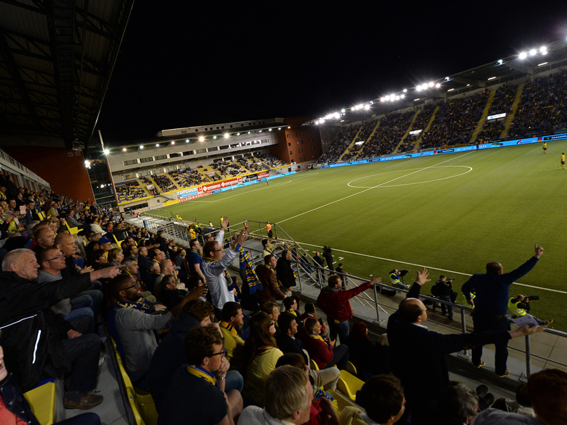 Mặt sân cỏ nhẵn và mịn. Ảnh: Stayen - STVV.