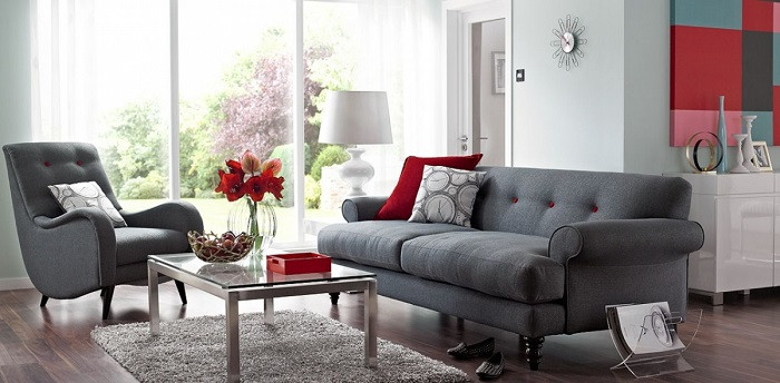 Đơn giản hơn, chỉ cần thay bọc mới cho bộ sofa hay thay gối tựa với những màu sắc khác nhau cũng mang đến cảm giác mới mẻ cho phòng khách. Ảnh: Homedit.