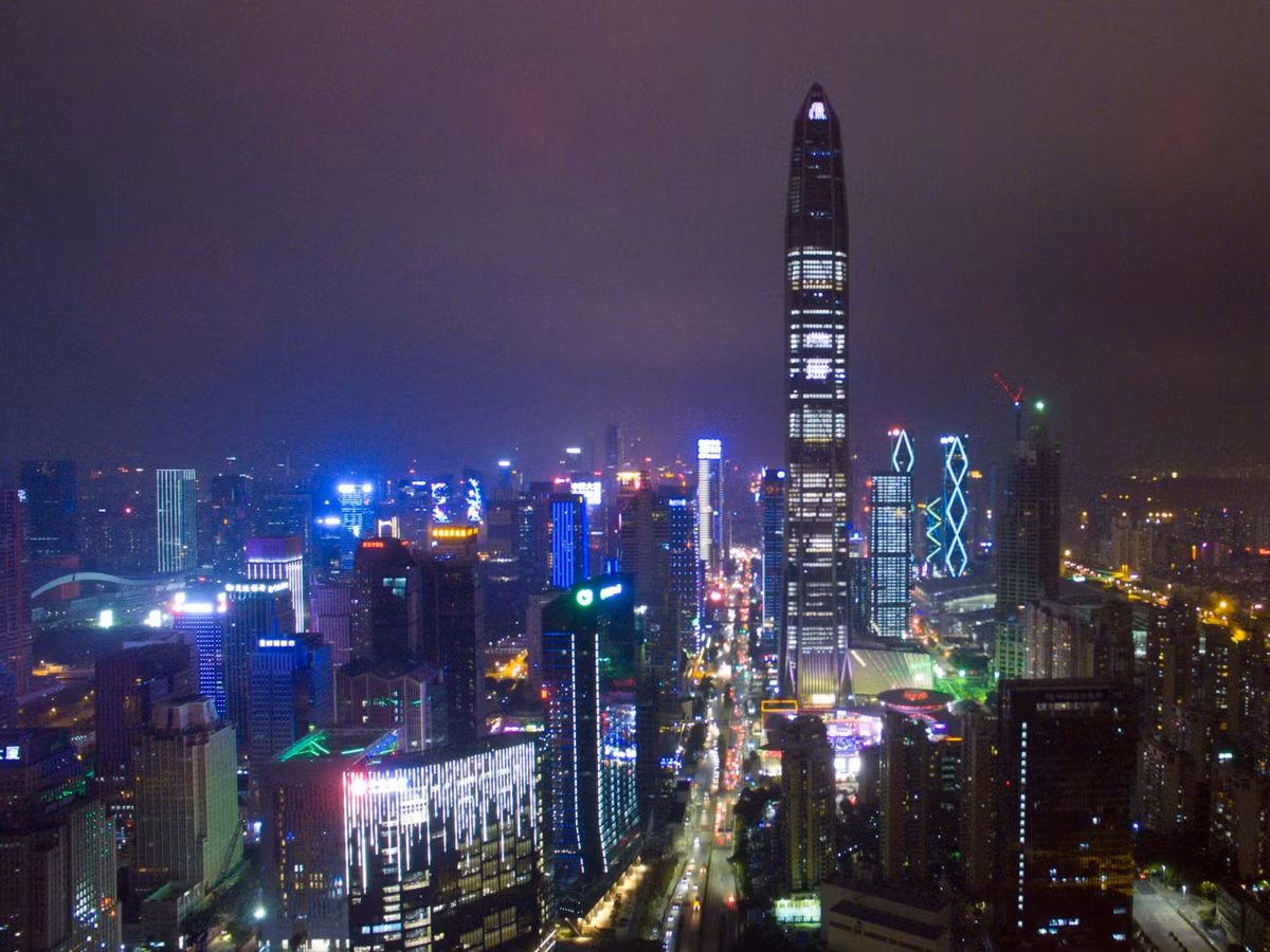 Trung tâm Tài chính Quốc tế Bình An là một tòa nhà chọc trời cao 115 tầng, 598 m ở Thâm Quyến (Trung Quốc). Nó được hoàn thành vào năm 2017 và trở thành tòa nhà cao thứ 4 thế giới.