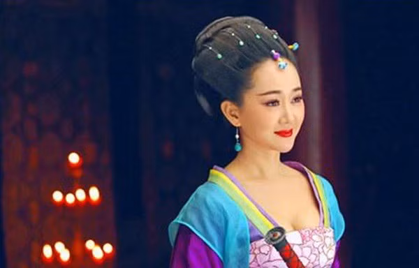 Nguoi phu nu quyen luc khien hoang de vi dai nhat Trung Hoa mot muc nghe loi