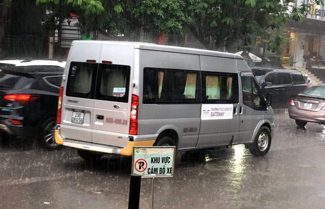 Ly giai chi tiet bong bay va chiec ao do vu hoc sinh truong Gateway tu vong